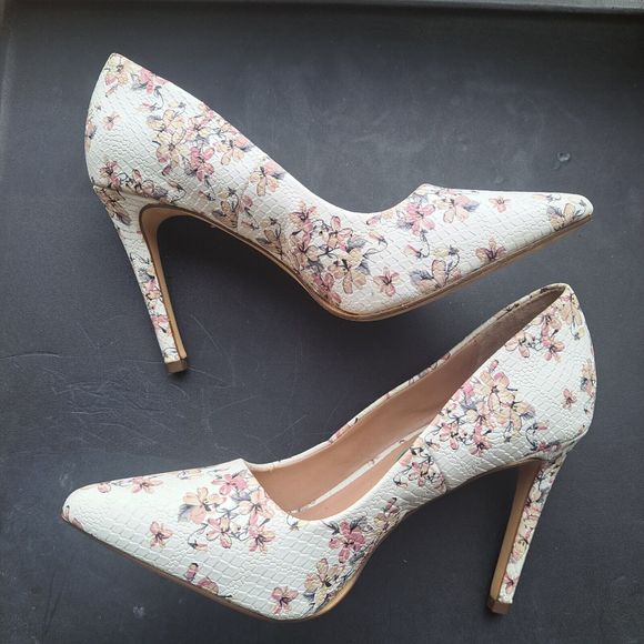 Call It Spring Womens 7.5 VEGAN Faux Pebbled Leather Floral Pointed Toe Heels - Picture 4 of 15